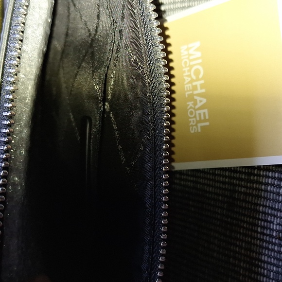 MICHAEL KORS JET SET WRISTLET🥰 - Picture 11 of 12